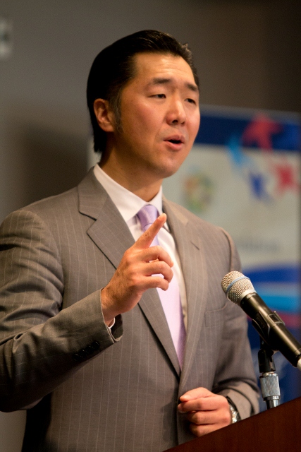 Discurso del Dr. Hyun Jin Moon en la apertura de Cumbre de las Américas en el Centro Carter, Convención de Paz Global 2012. (Parte 1)