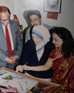 Una vieja foto con una amiga cercana de la familia, la Madre Teresa.