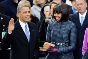 El Presidente Barack Obama realizó el juramento a su cargo usando dos biblias, una de Martin Luther King Jr. y otra del Décimo Sexto Presidente Abraham Lincoln.(Créditos a UPI)