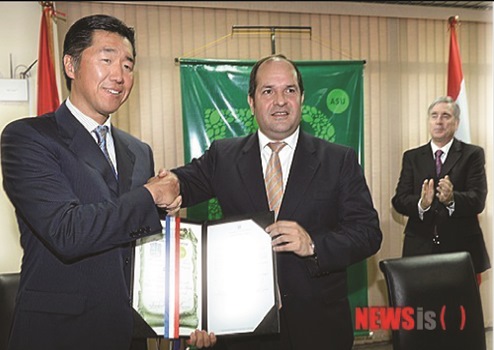 El Alcalde de Asunción Reconoce al Dr. Moon con la Ciudadanía Honoraria