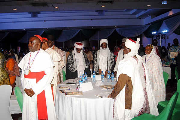 Lideres interreligiosos participando en el Global Peace Leadership Conference Nigeria