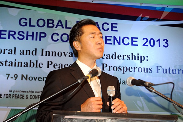 Dr. Hyun Jin Moon durante su discurso de apertura en Global Peace Leadership Conference Nigeria