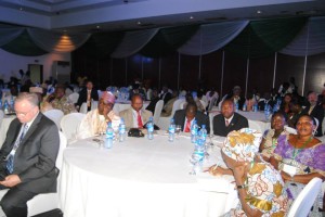 Representantes de medios de comunicación, educación, negocios, religión, gobierno y sociedad civil fueron reunidos en la Conferencia de Liderazgo Paz Global Nigeria 2013