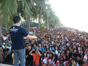 15 mil estudiantes salieron para la Limpieza Costera en la Bahía de Manila durante el GPLC.