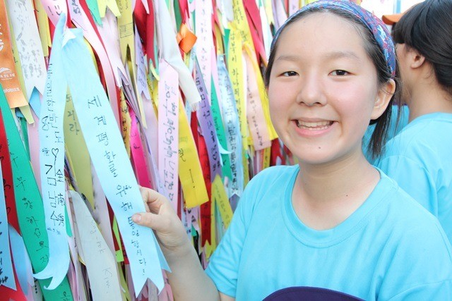 Voluntaria de Acción por una Corea Unida en el Parque de Paz Imjingak. Crédito: Fundación Paz Global.