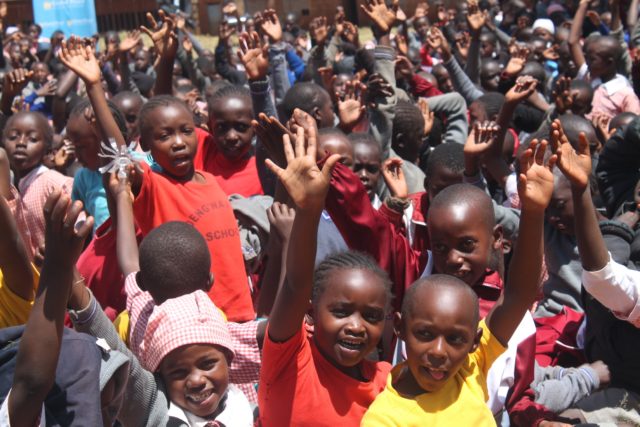 Ubuntu - Foto de niños Africanos unidos en felicidad