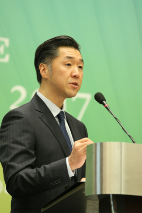 Dr. Hyun Jin Preston Moon disertando en el Foro Económico de la Convención Paz Global 2017